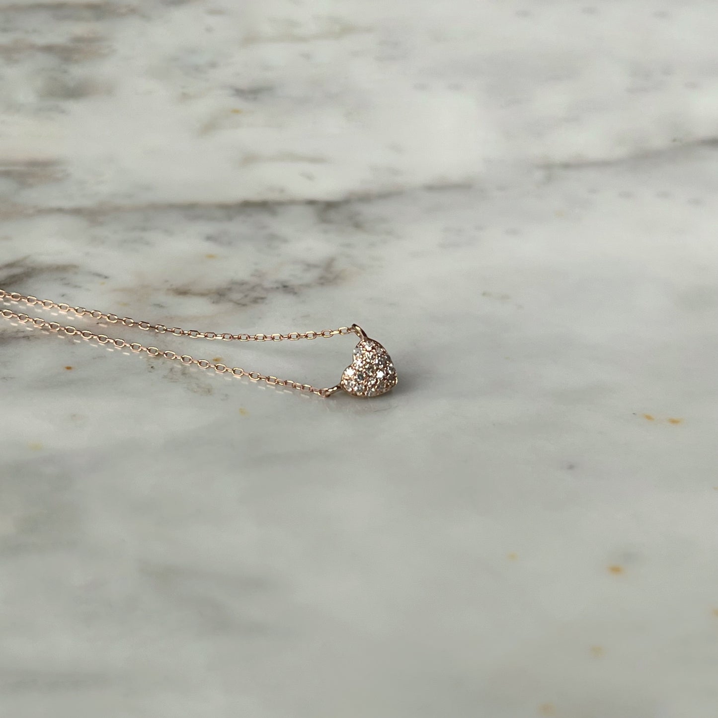 Collar en oro rosado 14k con corazón de diamantes 0.05ctw