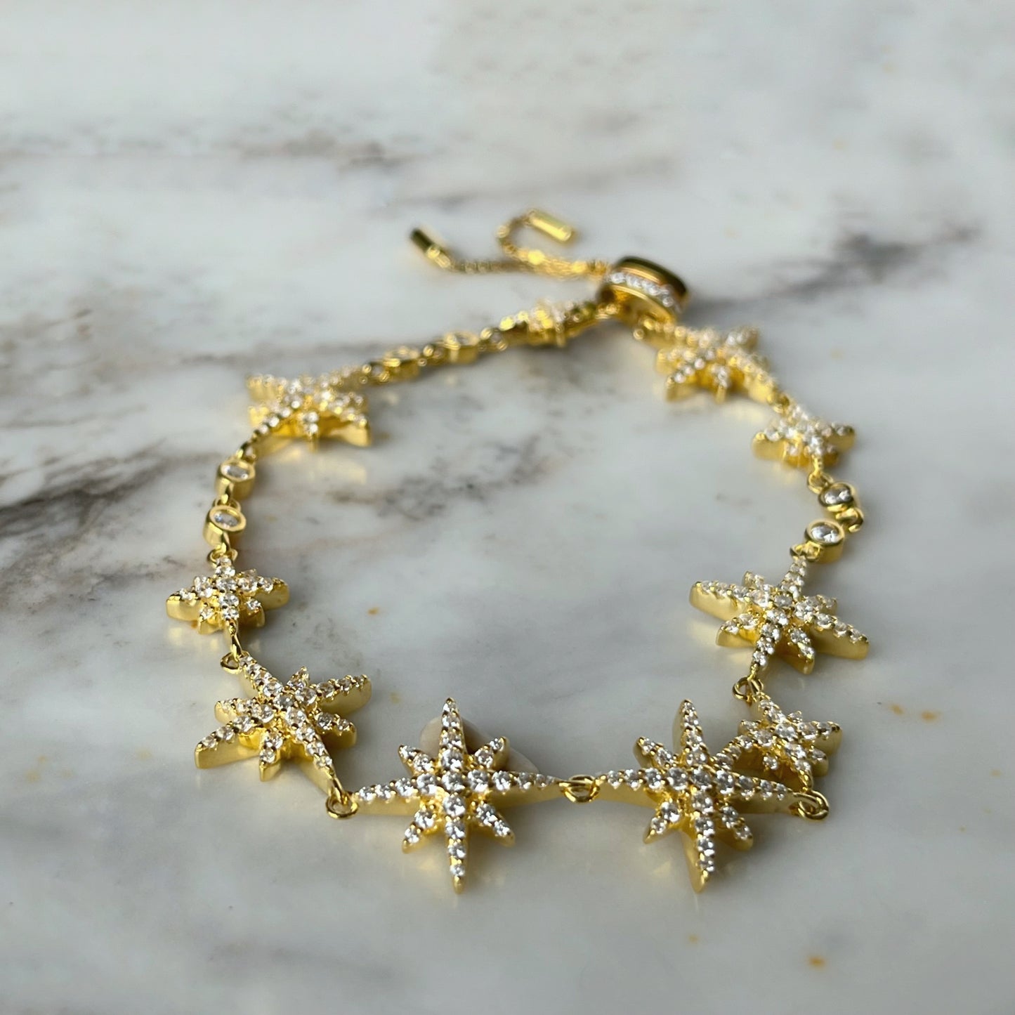 Pulsera de plata en baño de oro amarillo de estrellas tipo bolo