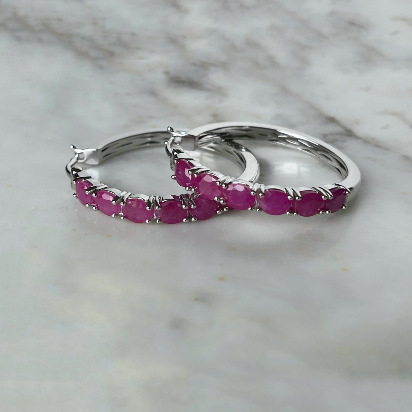 Argollas de plata con rubí