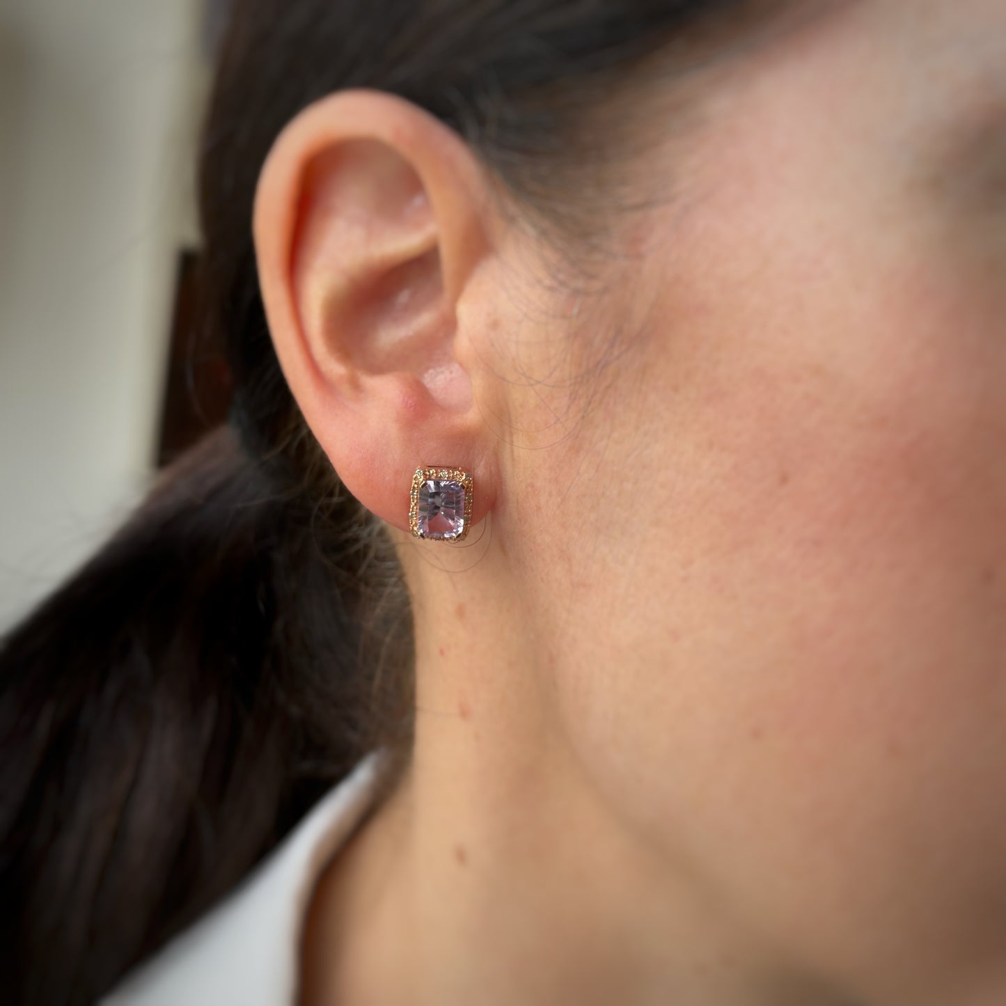 Aretes en oro rosa 10k con amatista rectangular y diamantes 0.07ctw