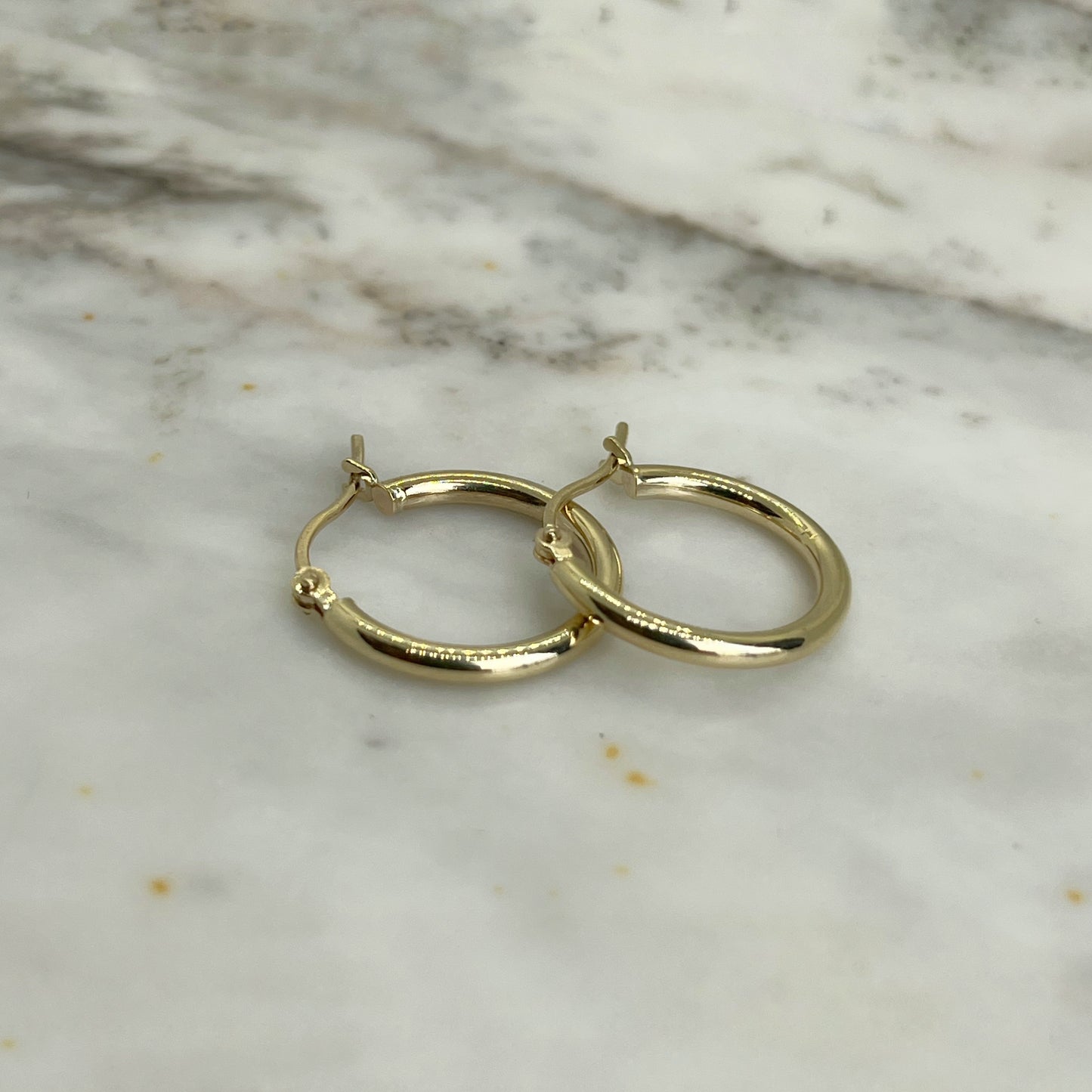 Argolla en oro amarillo 14k de 17mm finas