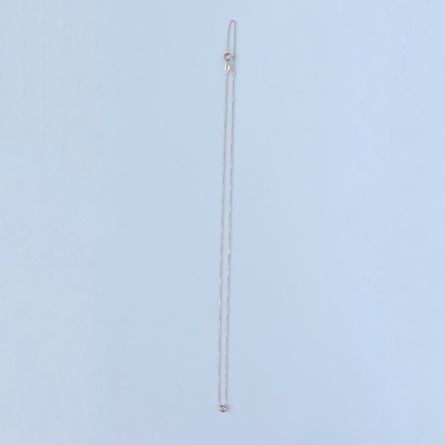 Collar en oro rosa 14k con diamante biselado 0.05ctw