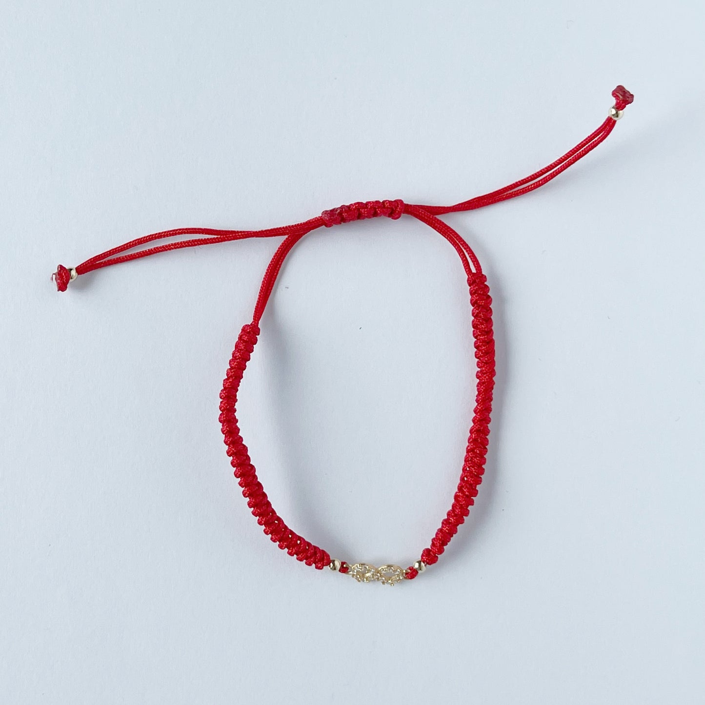Pulsera cordón rojo infinito en oro de 14K con circonitas