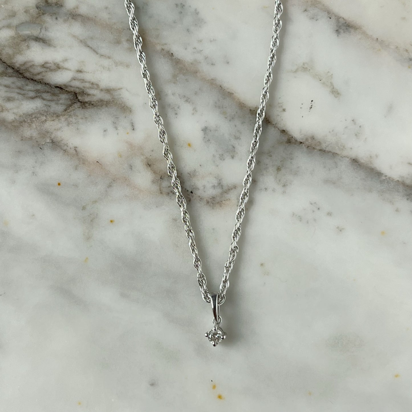 Collar plata con dije solitario de diamante 0.10ct