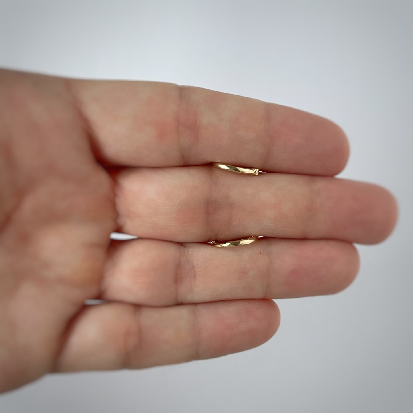 Argollas mini de oro amarillo 14k