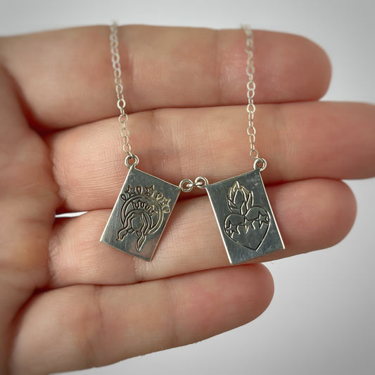 Escapulario de dos medallas en plata con cadena fina