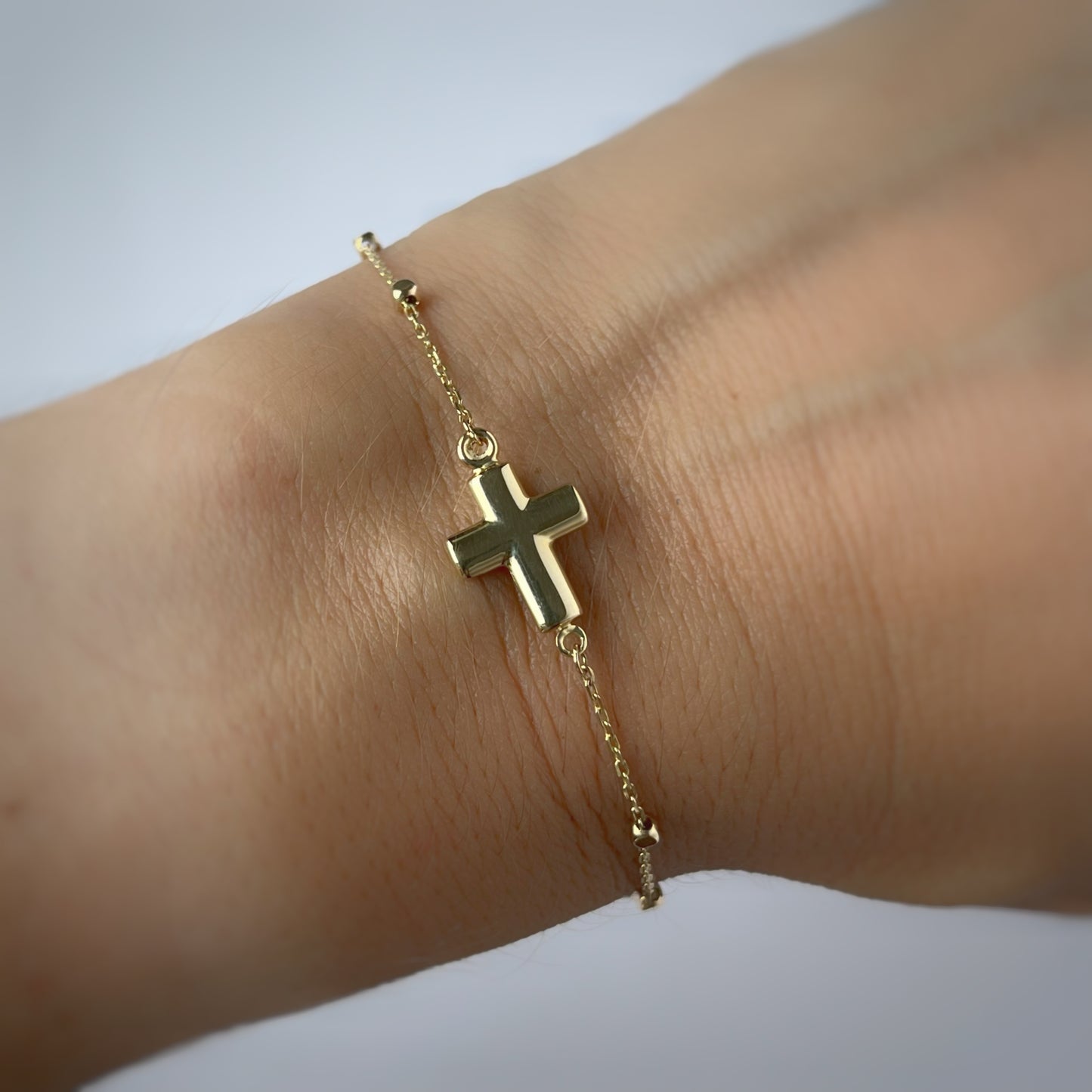 Pulsera en oro de 14k amarillo con cruz