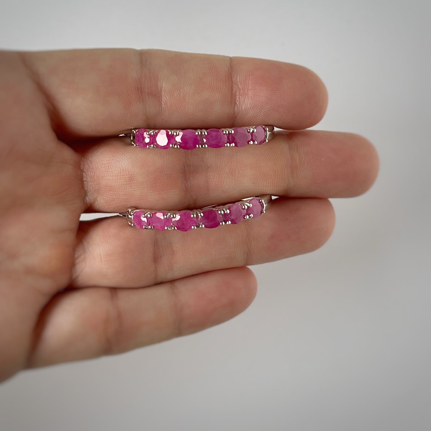 Argollas de plata con rubí