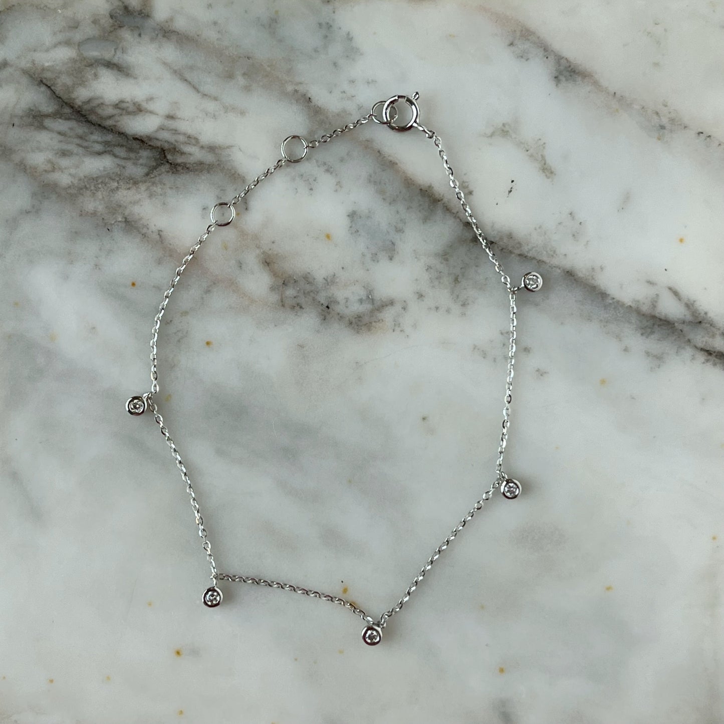 Pulsera en oro blanco de 14k con diamantes colgantes ctw