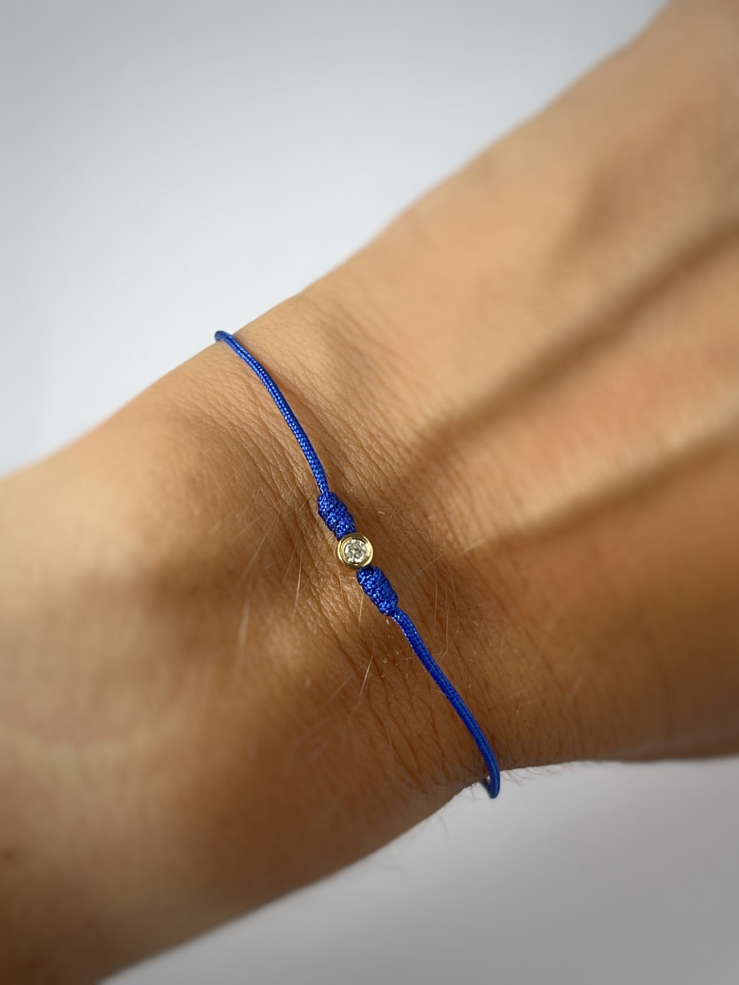 Pulsera con diamante biselado 0.05ct y oro de 14k con cordón