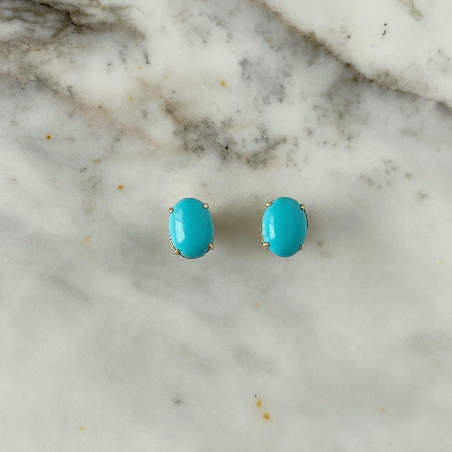 Aretes en oro amarillo 14k con turquesas ovaladas