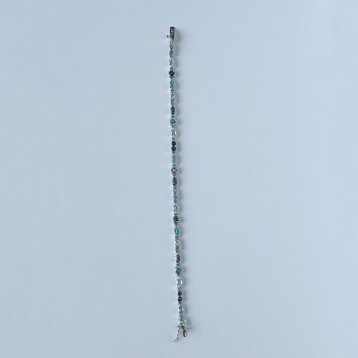 Pulsera de plata con topacio en varias formas y tonos