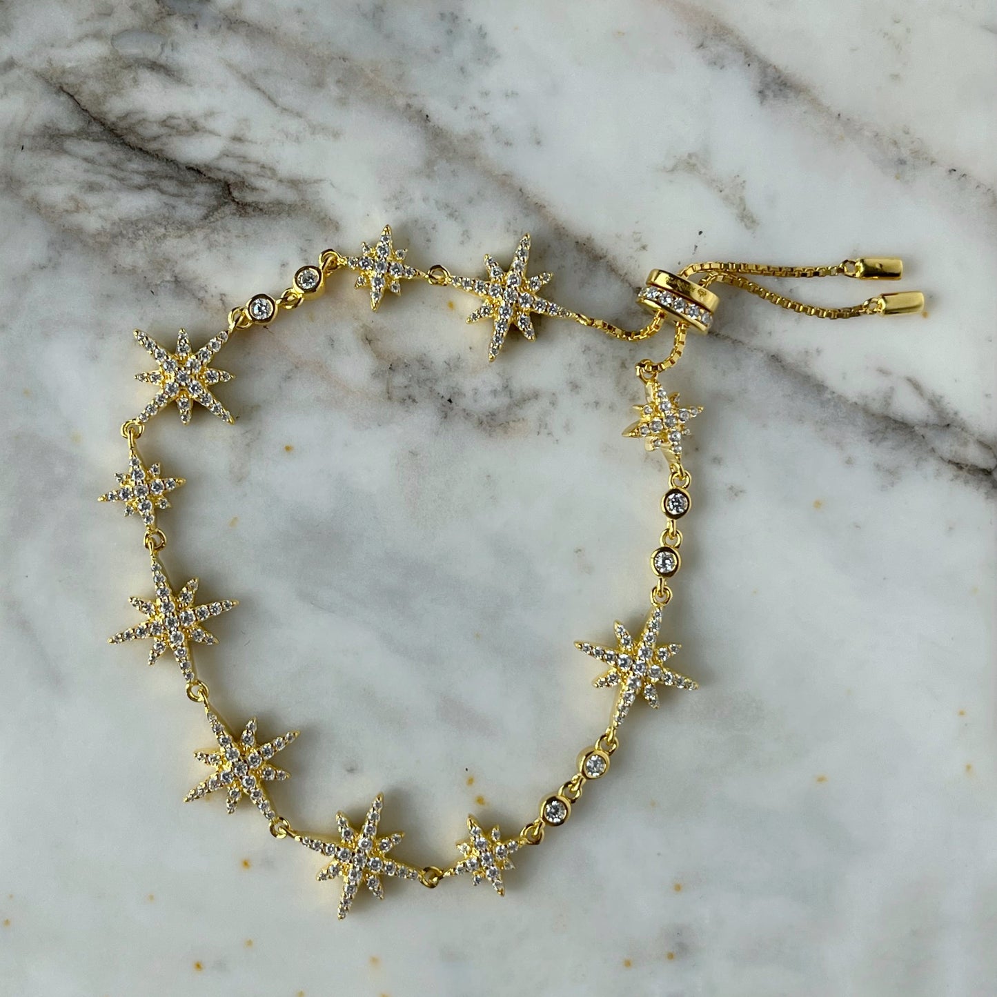 Pulsera de plata en baño de oro amarillo de estrellas tipo bolo
