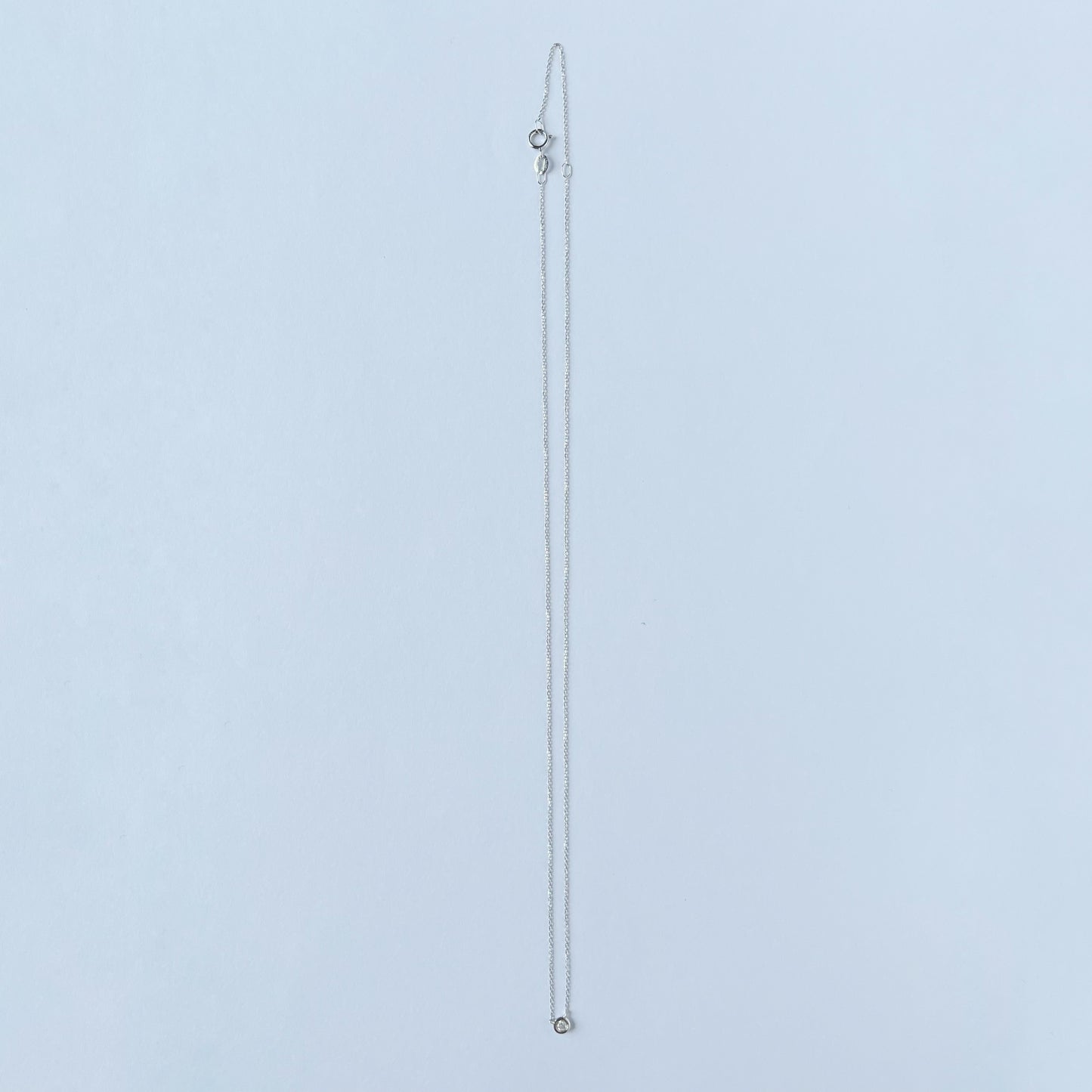 Collar en oro blanco 14k con diamante biselado 0.05ct