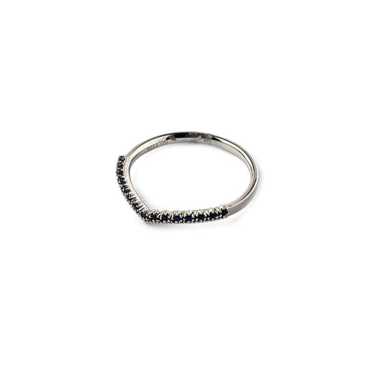 Anillo en oro blanco 14k en forma de V con zafiros