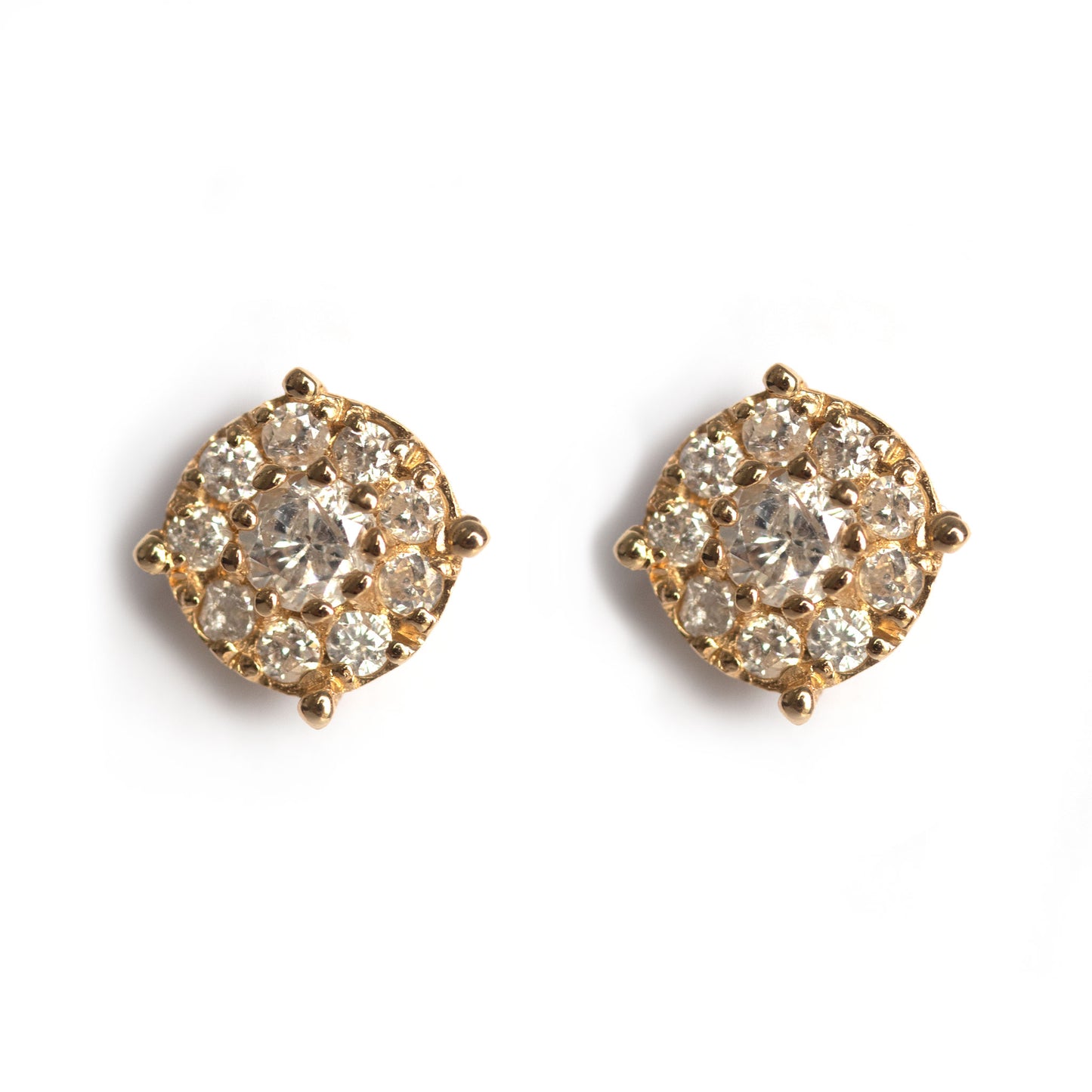 Arete stud de oro amarillo 14k y diamantes 0.60ctw