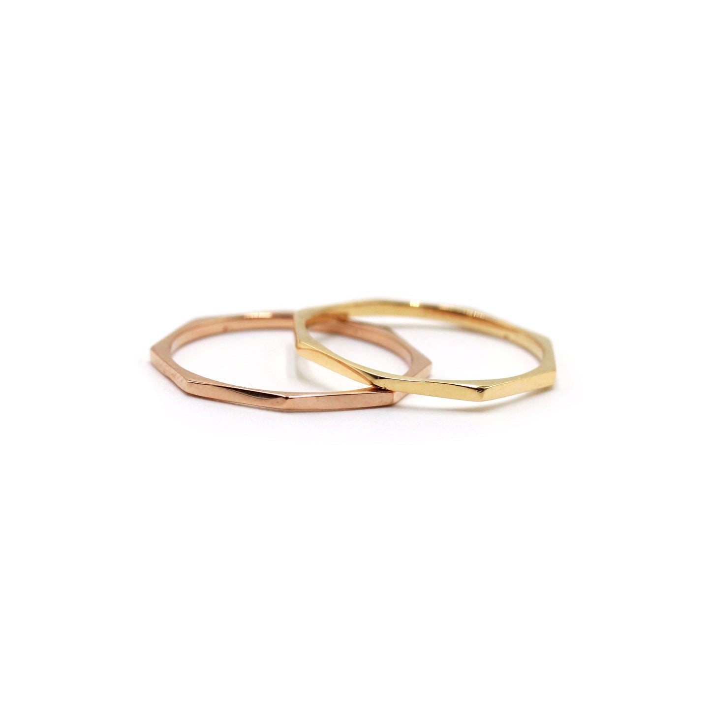 Anillo en forma de octagono en oro 18k
