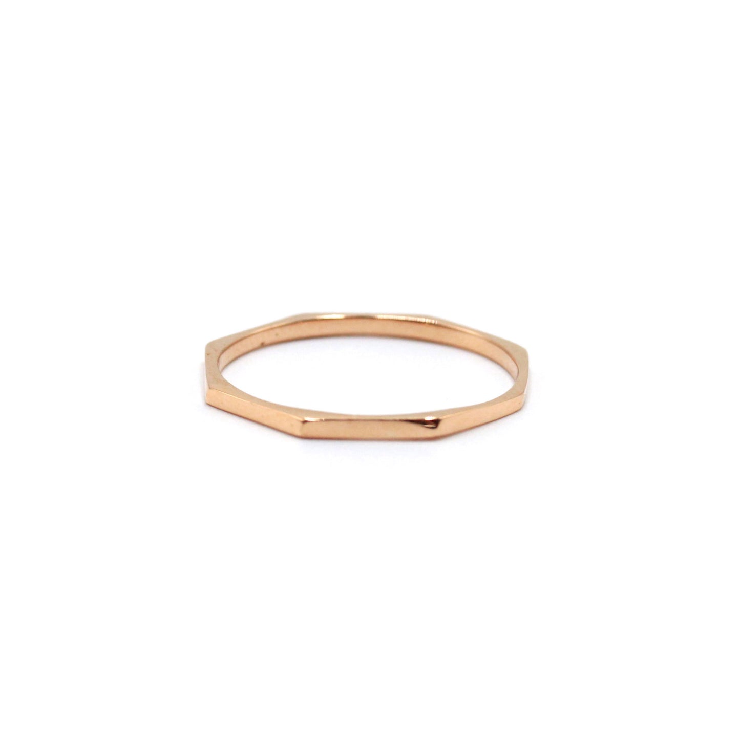 Anillo en forma de octagono en oro 18k