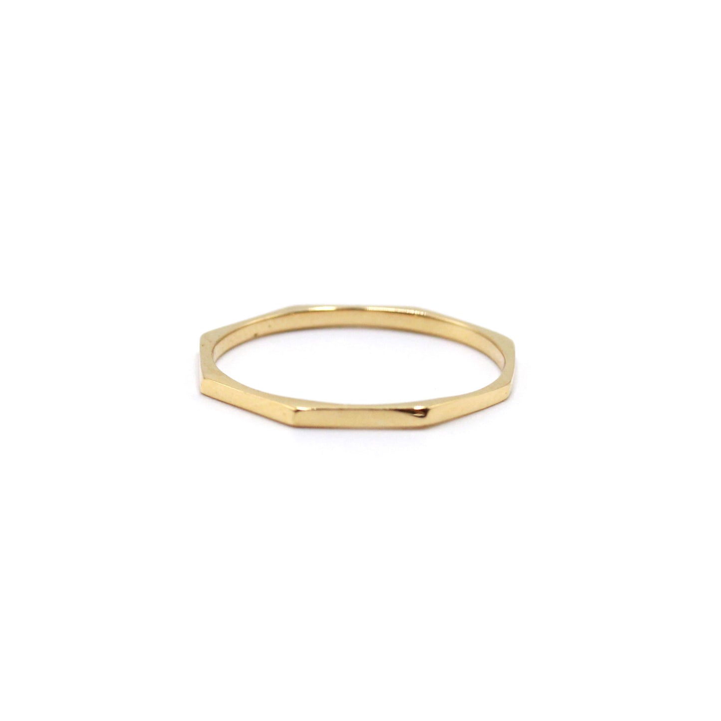 Anillo en forma de octagono en oro 18k
