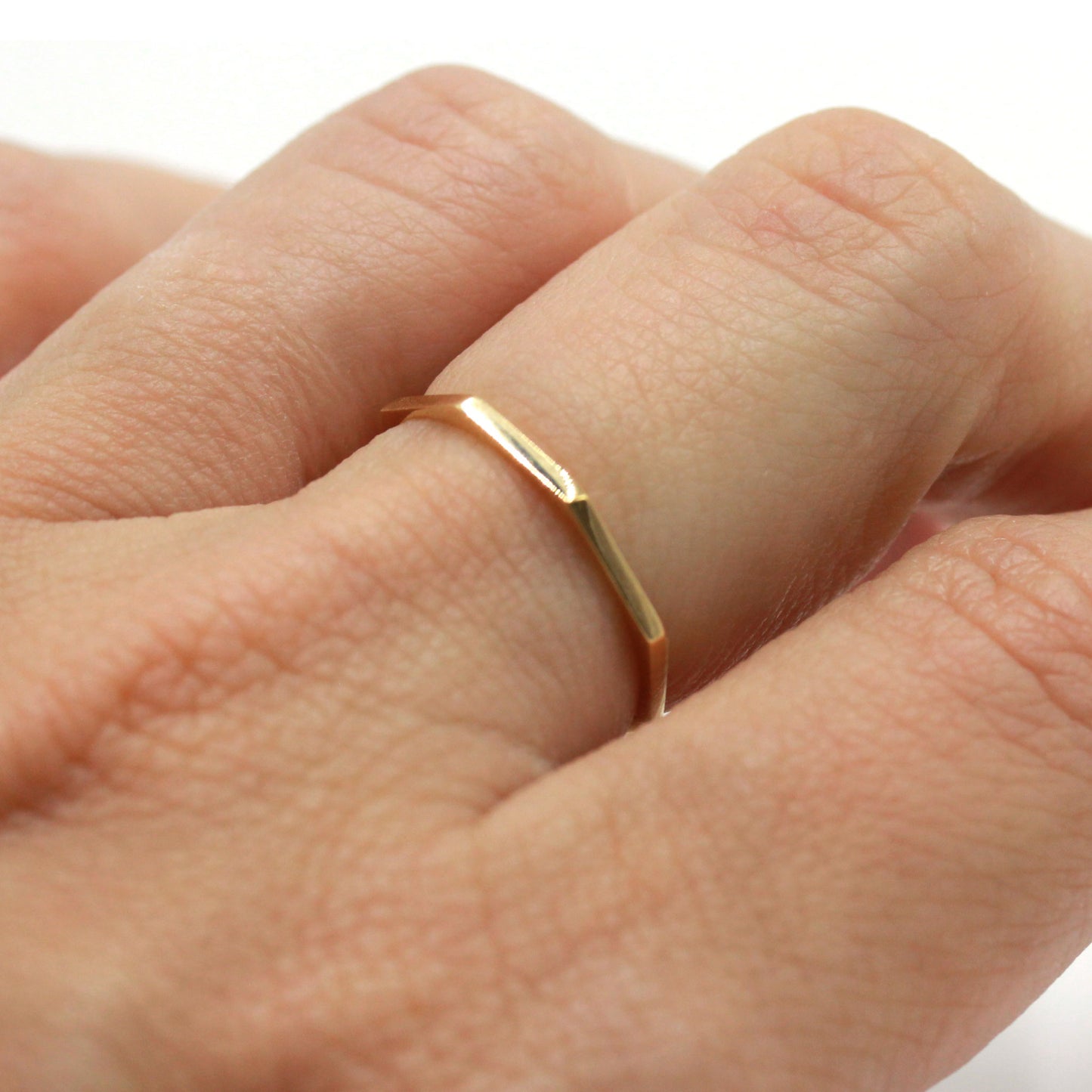Anillo en forma de octagono en oro 18k