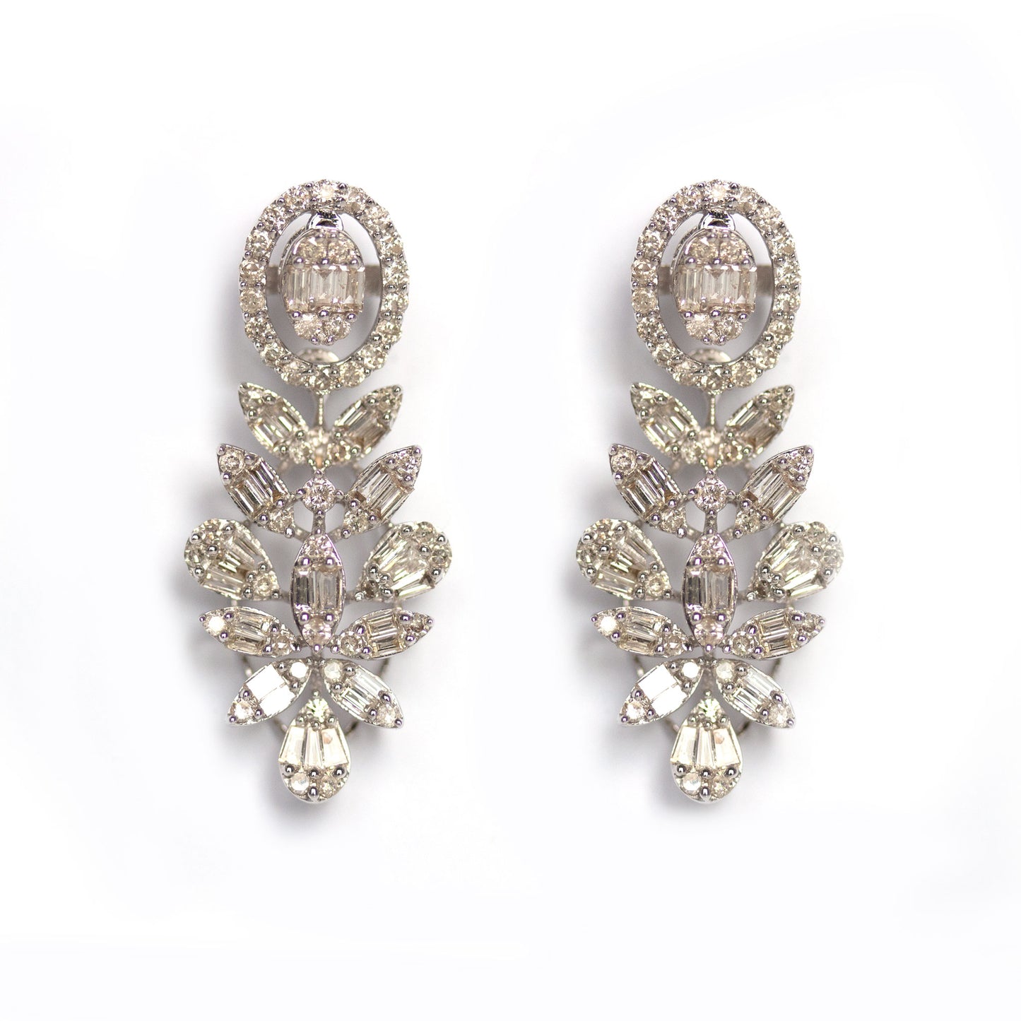 Aretes largos oro blanco 14k diamantes dos quilates hojitas