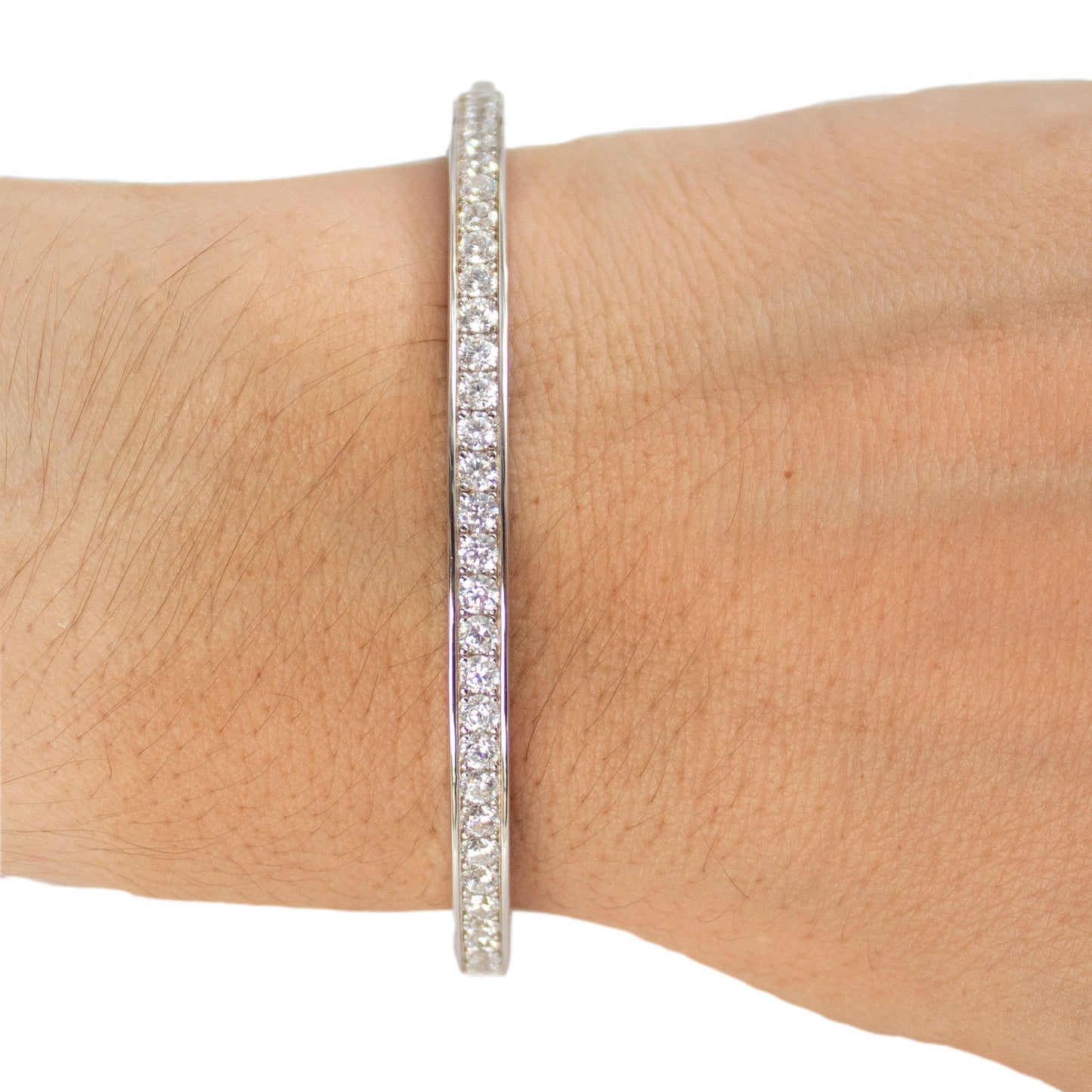 Pulsera dura en plata con baño de platino y circonitas