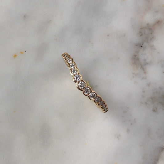 Anillo en oro 14k en forma de V con diamantes biselados 0.25ctw