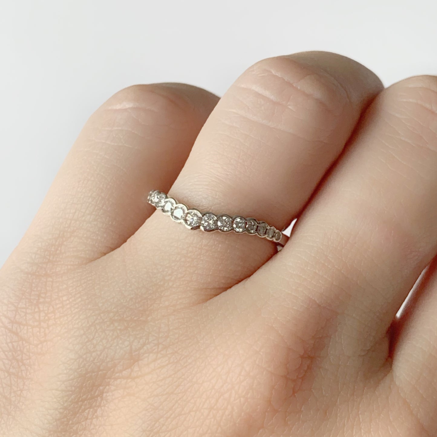Anillo en oro 14k en forma de V con diamantes biselados 0.25ctw