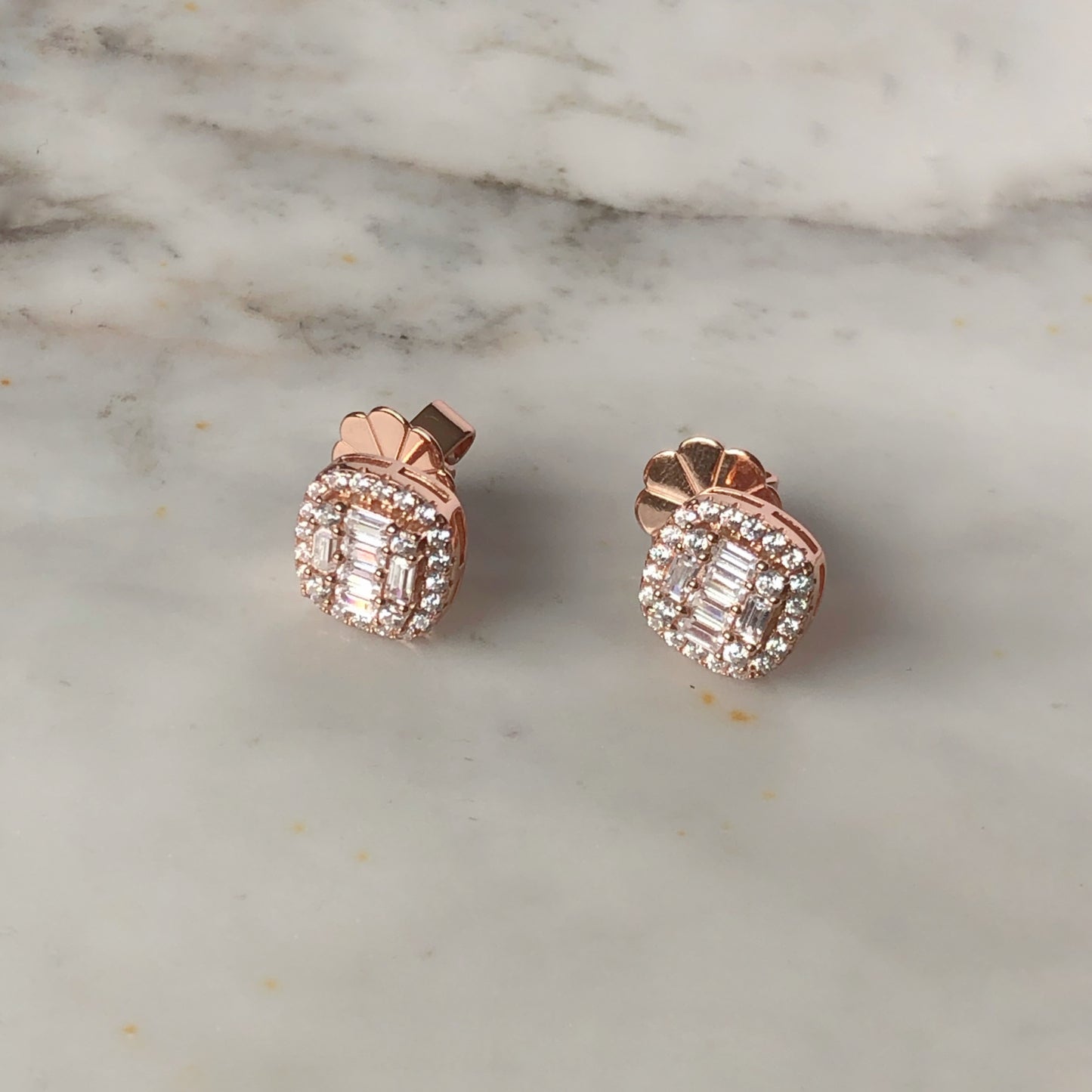 Aretes anna baguettes plata con baño de oro rosa