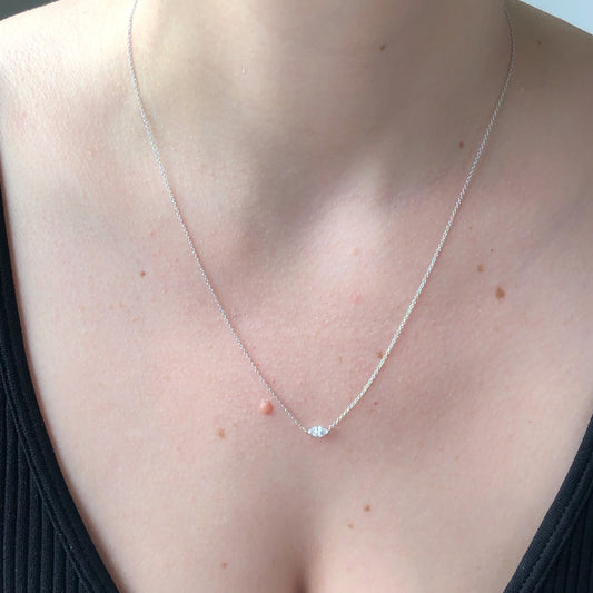 Collar de oro blanco 14k con diamante marquesa 0.25 ctw