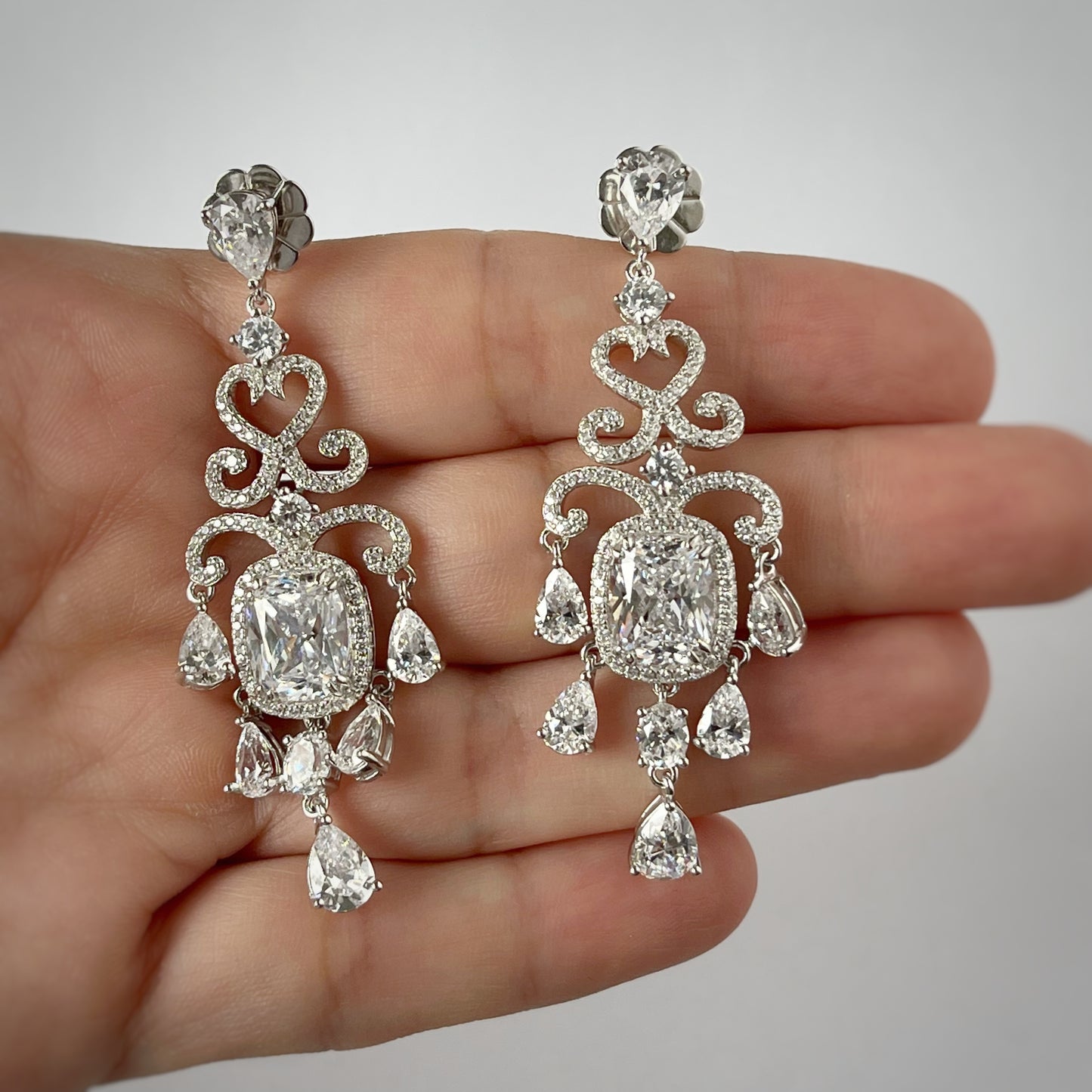 Aretes en plata con baño de platino Y circonita Diana