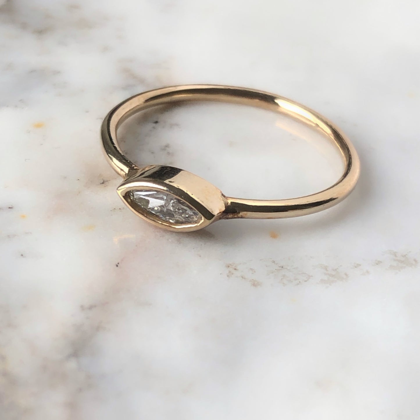 Anillo en Oro 14k con Diamante corte marquesa