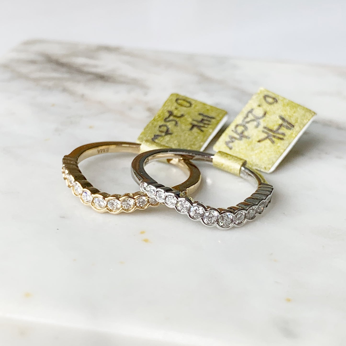 Anillo en oro 14k en forma de V con diamantes biselados 0.25ctw