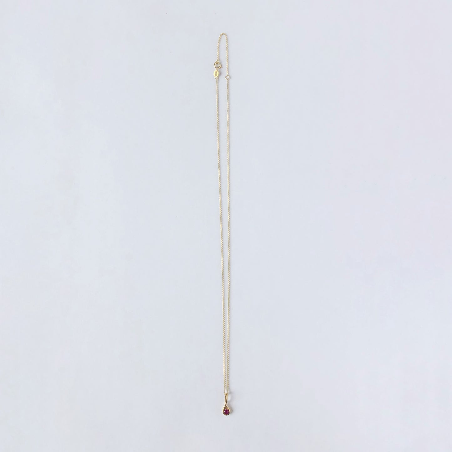 Dije pequeño de rubí 0.20ct en oro amarillo de 14k