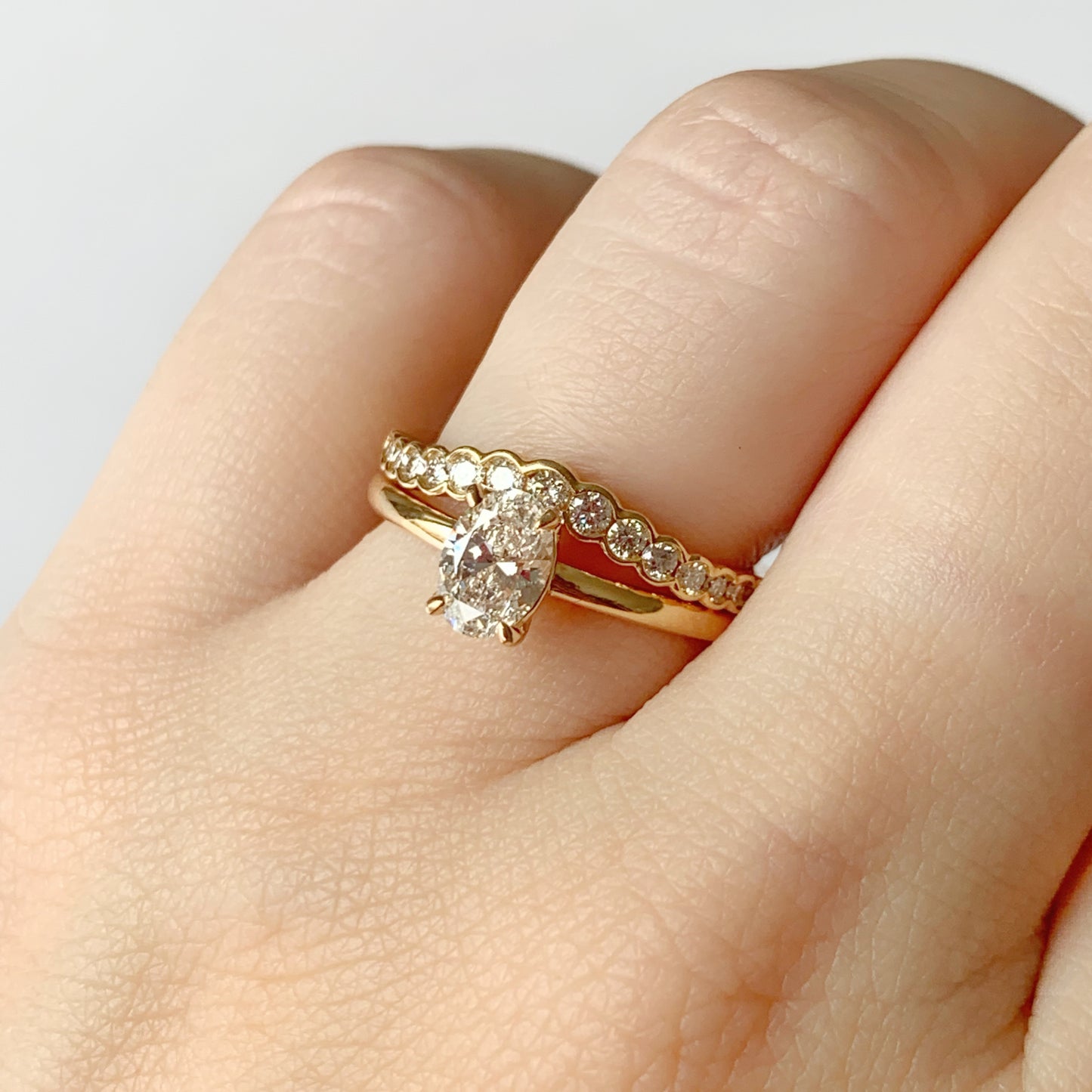 Anillo en oro 14k en forma de V con diamantes biselados 0.25ctw