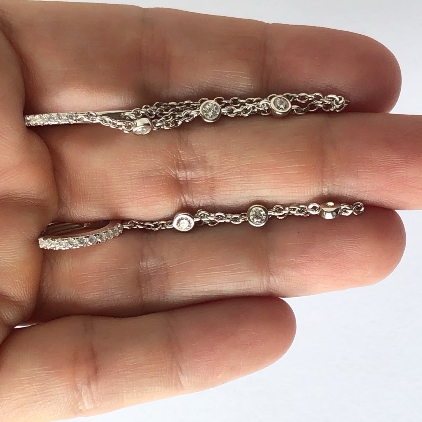 Argollas con cadenas y circones plata con baño de platino