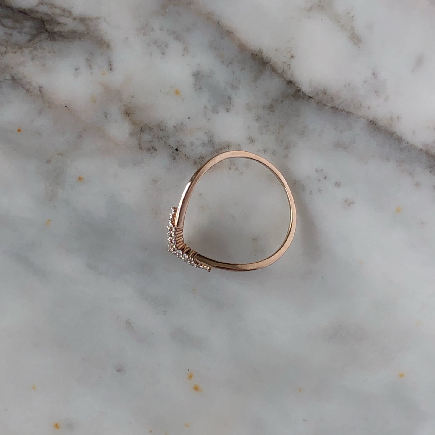 Anillo en V doble de diamantes 0.10ctw oro rosa 18k