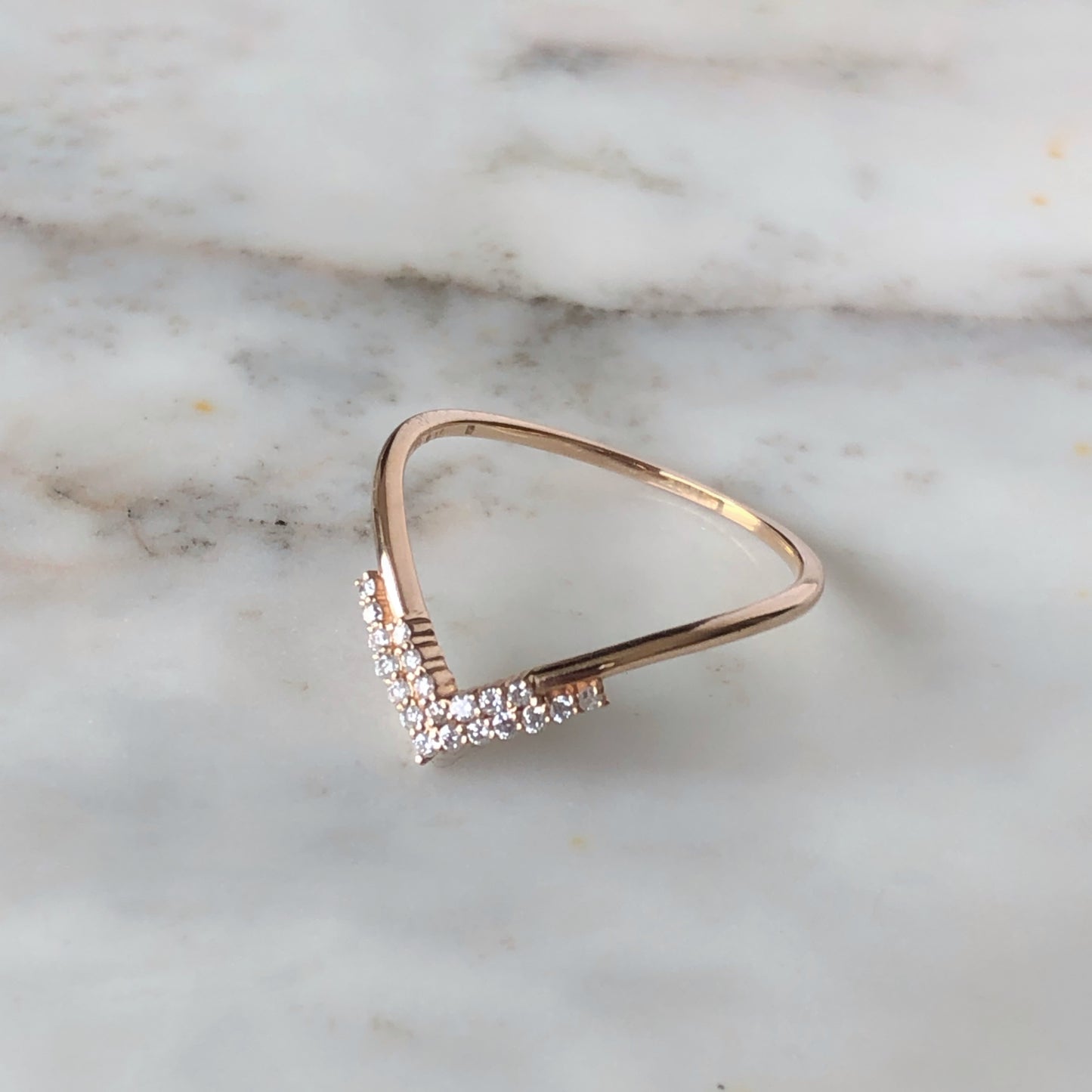Anillo en V doble de diamantes 0.10ctw oro rosa 18k