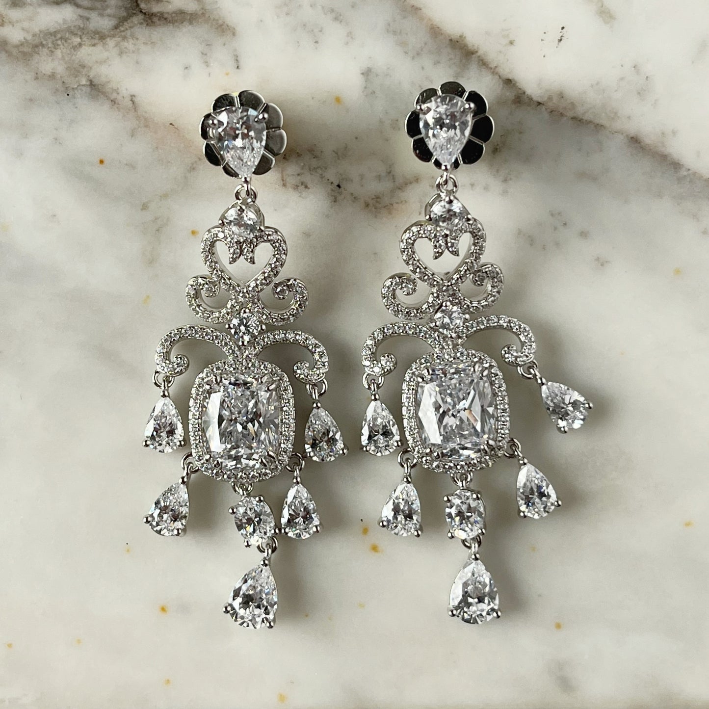 Aretes en plata con baño de platino Y circonita Diana