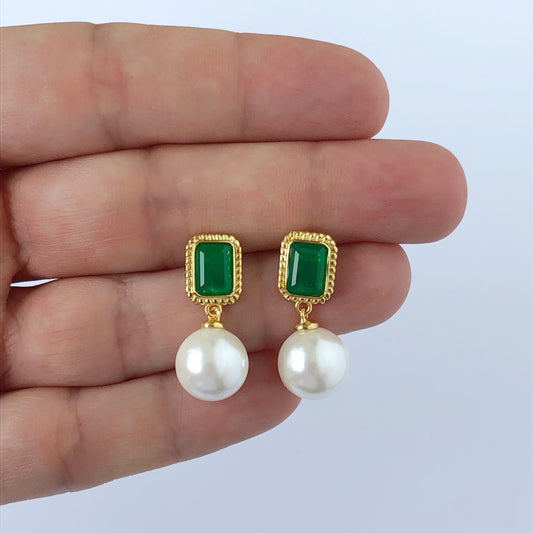 Arete de plata con baño de oro amarillo con perla y esmeralda sintética