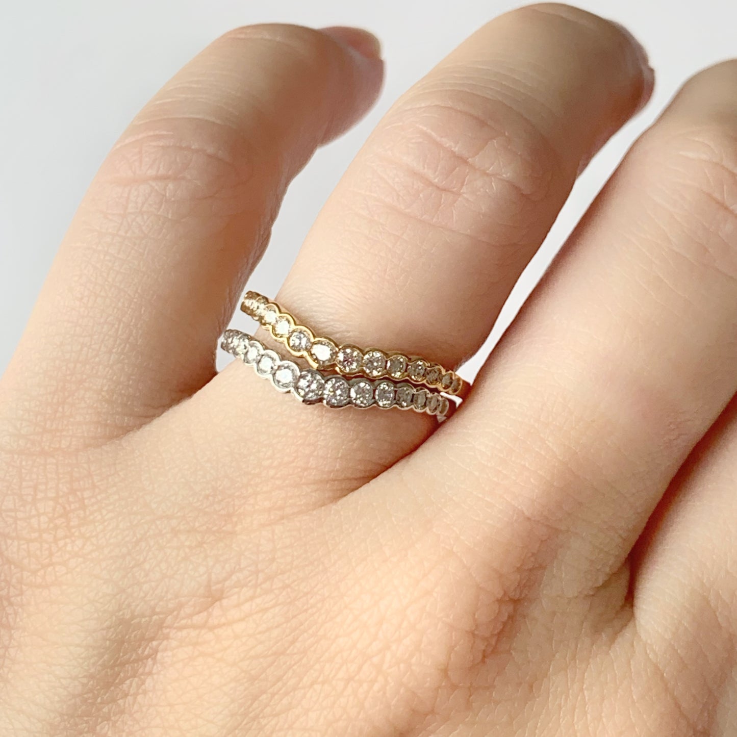 Anillo en oro 14k en forma de V con diamantes biselados 0.25ctw