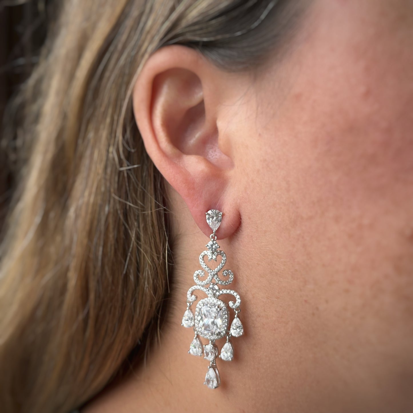 Aretes en plata con baño de platino Y circonita Diana