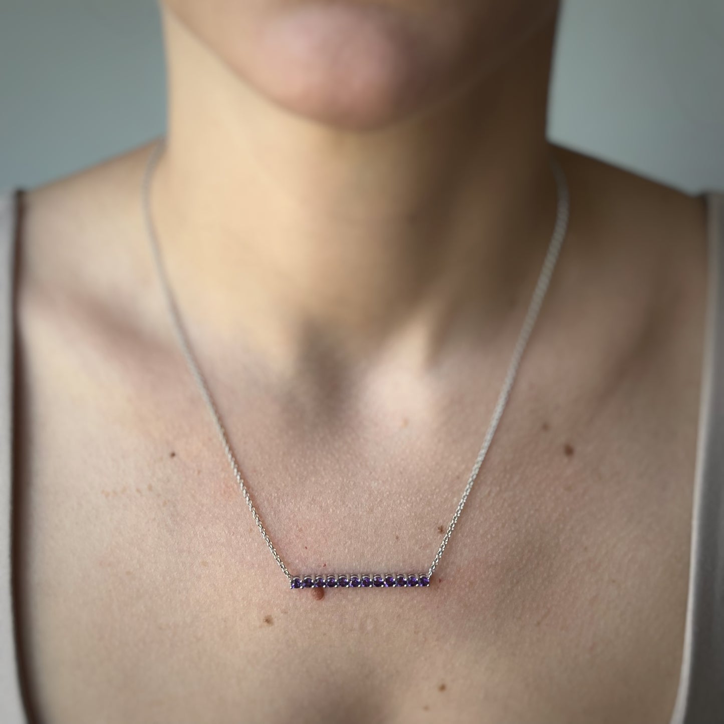 Collar de plata con barra de amatistas