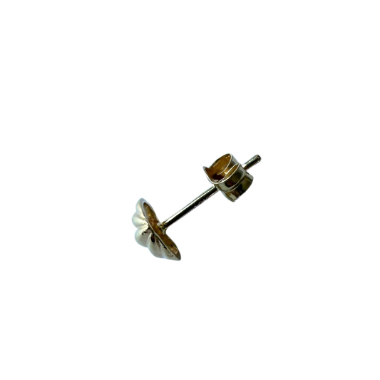 Arete en oro amarillo 18k de corazón de rayitas