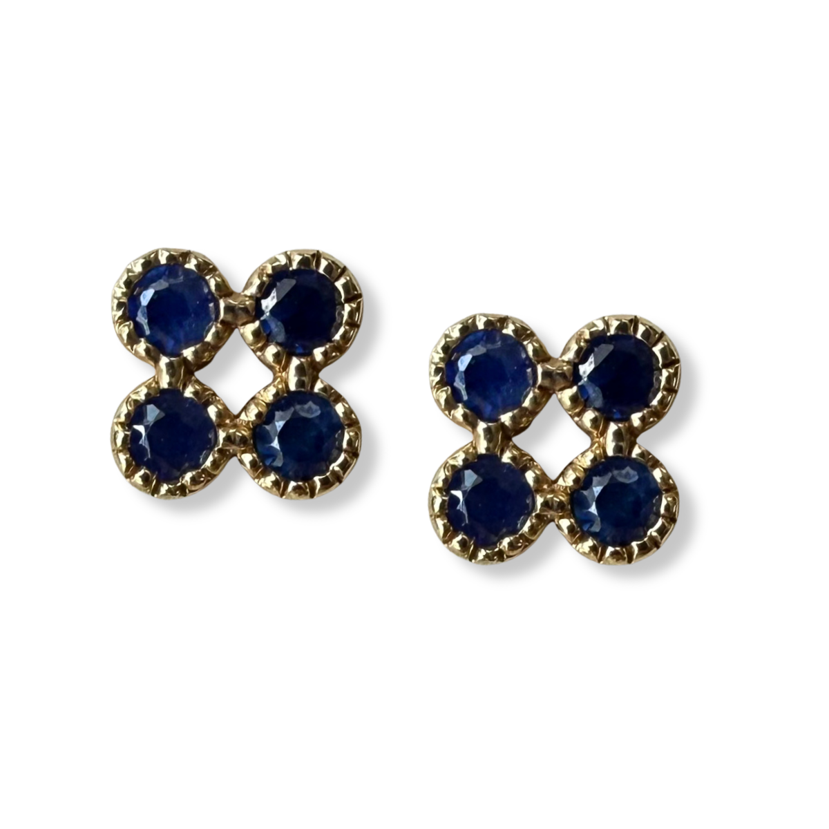 Aretes flor de zafiros biselados 0.36ctw en oro amarillo 14k