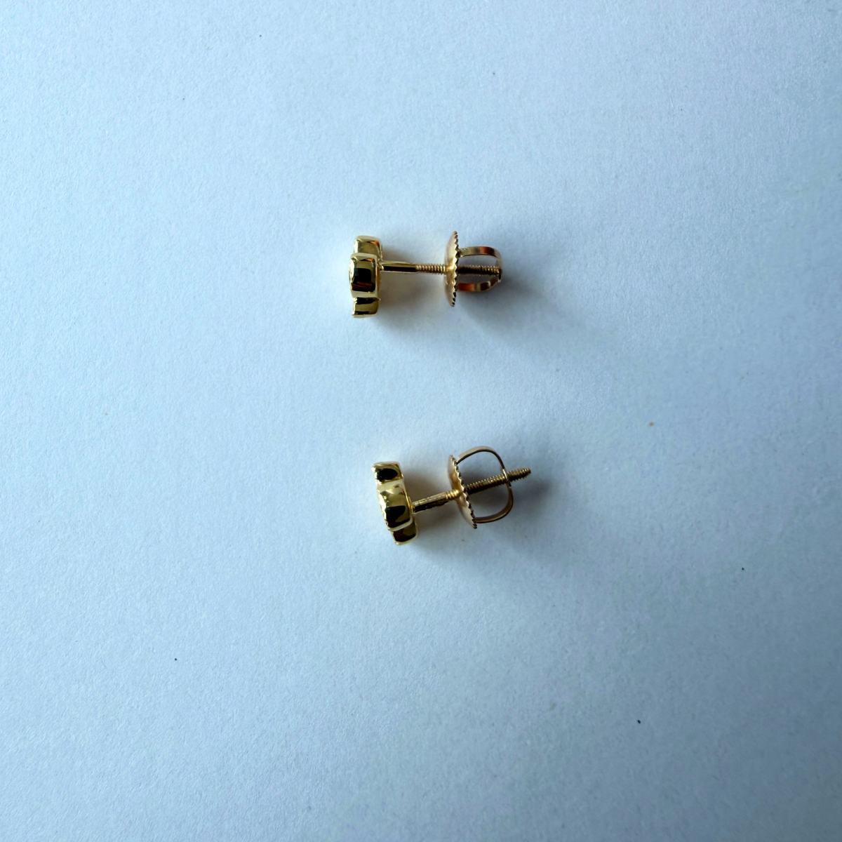 Aretes stud en oro amarillo 14k con diamante princesa, ovalado y marquesa de laboratorio 0.41ctw