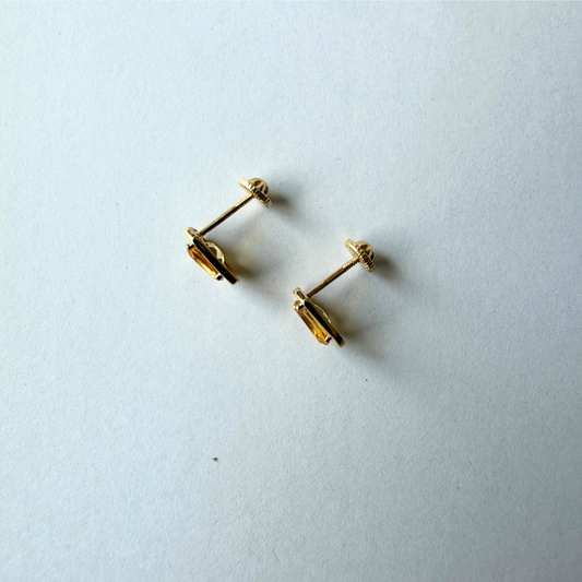 Aretes en oro amarillo 14k rectangulares con citrino ovalado y tope rosca