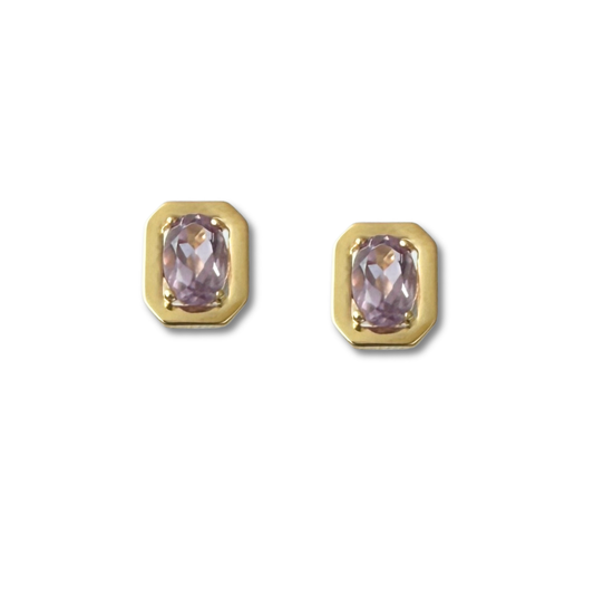 Aretes en oro amarillo 14k rectangulares con amatista ovalada y tope rosca