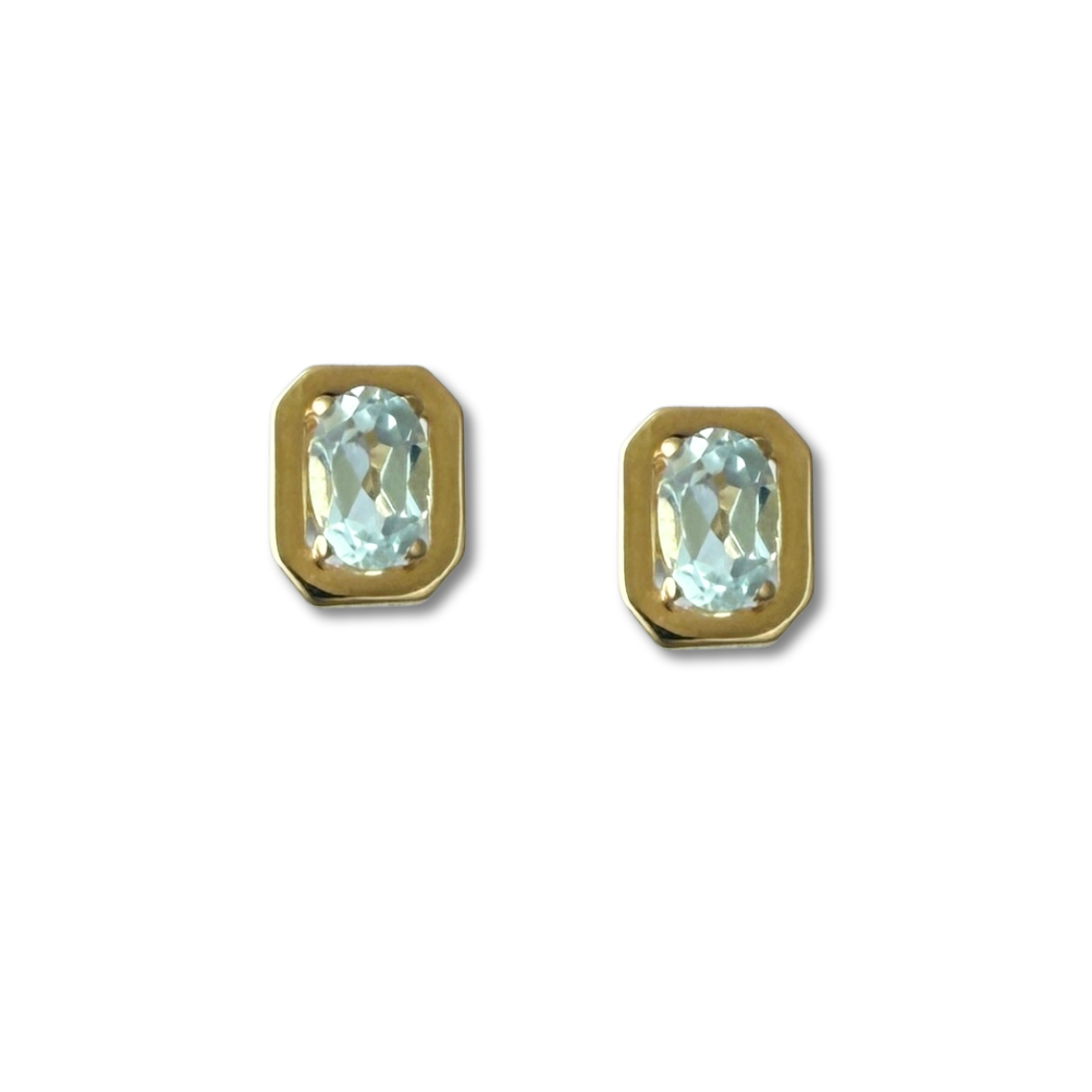 Aretes en oro amarillo 14k rectangulares con aquamarina ovalada y tope rosca