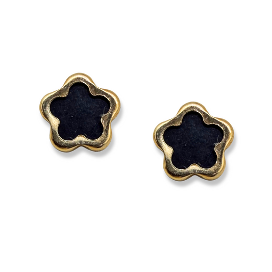 Aretes en oro amarillo 14k con flor pequeña de onyx